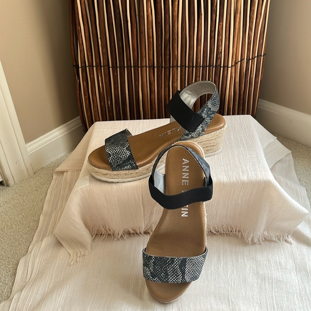 Anne Klein Black and Gray Sandals with Modern Design